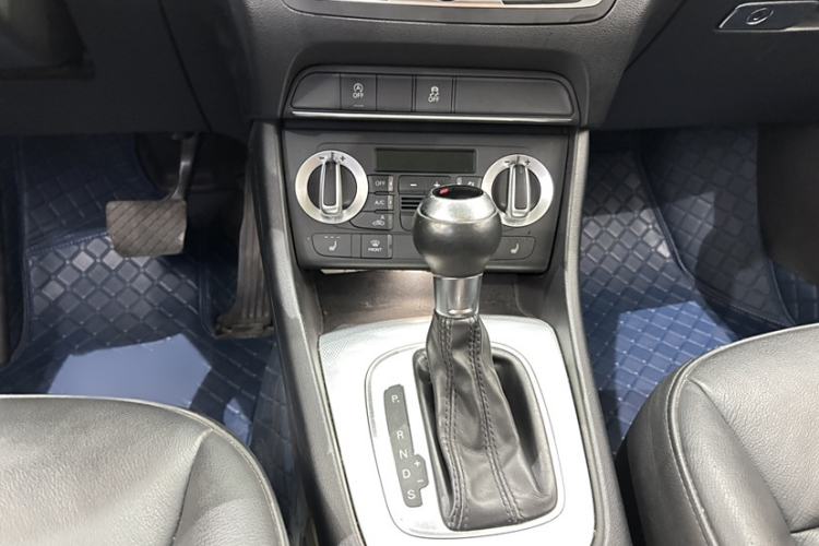 Used Audi Q3 2013 35 TFSI Comfort Model Gear Lever