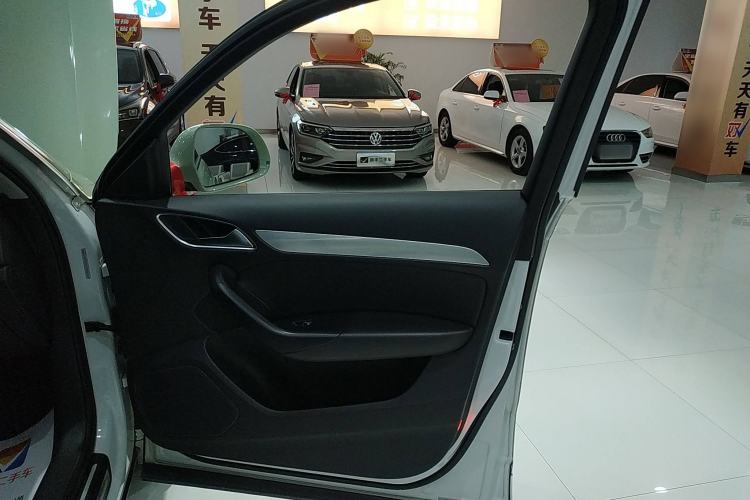 Used Audi Q3 2013 35 TFSI Comfort Model Interior 2
