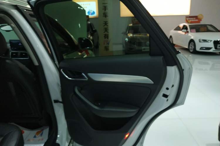 Used Audi Q3 2013 35 TFSI Comfort Model Interior 3