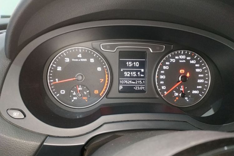 Used Audi Q3 2013 35 TFSI Comfort Model Odometer Close Up