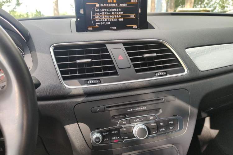 Used Audi Q3 2013 35 TFSI Comfort Model Audio And AC Panel