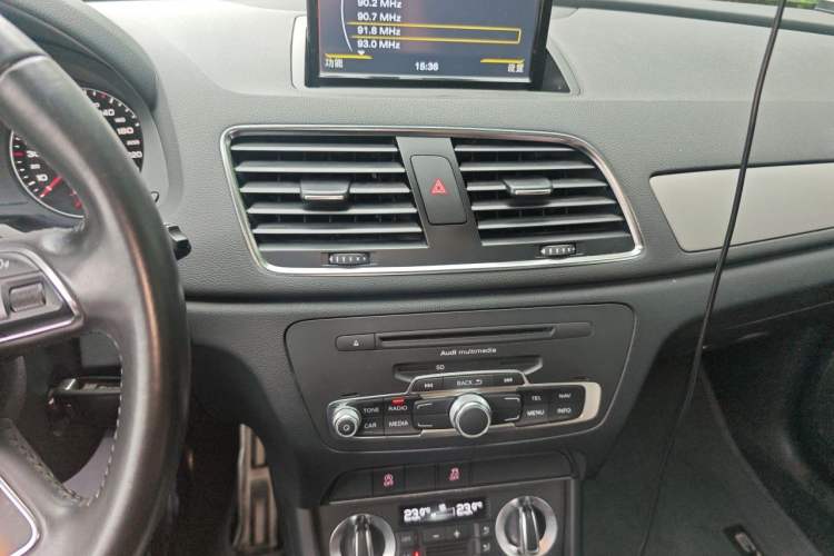 Used Audi Q3 2013 35 TFSI Ambition Edition Audio And AC Panel