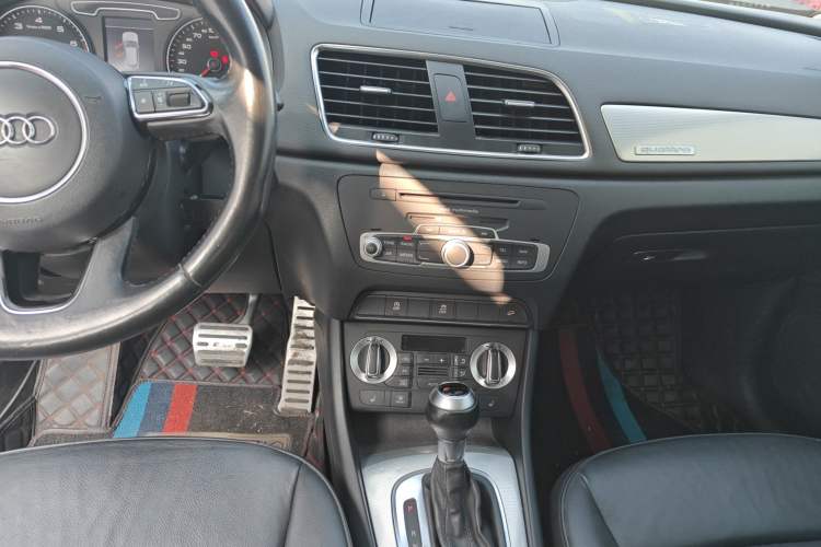 Used Audi Q3 2013 35 TFSI quattro Technology Edition Audio And AC Panel