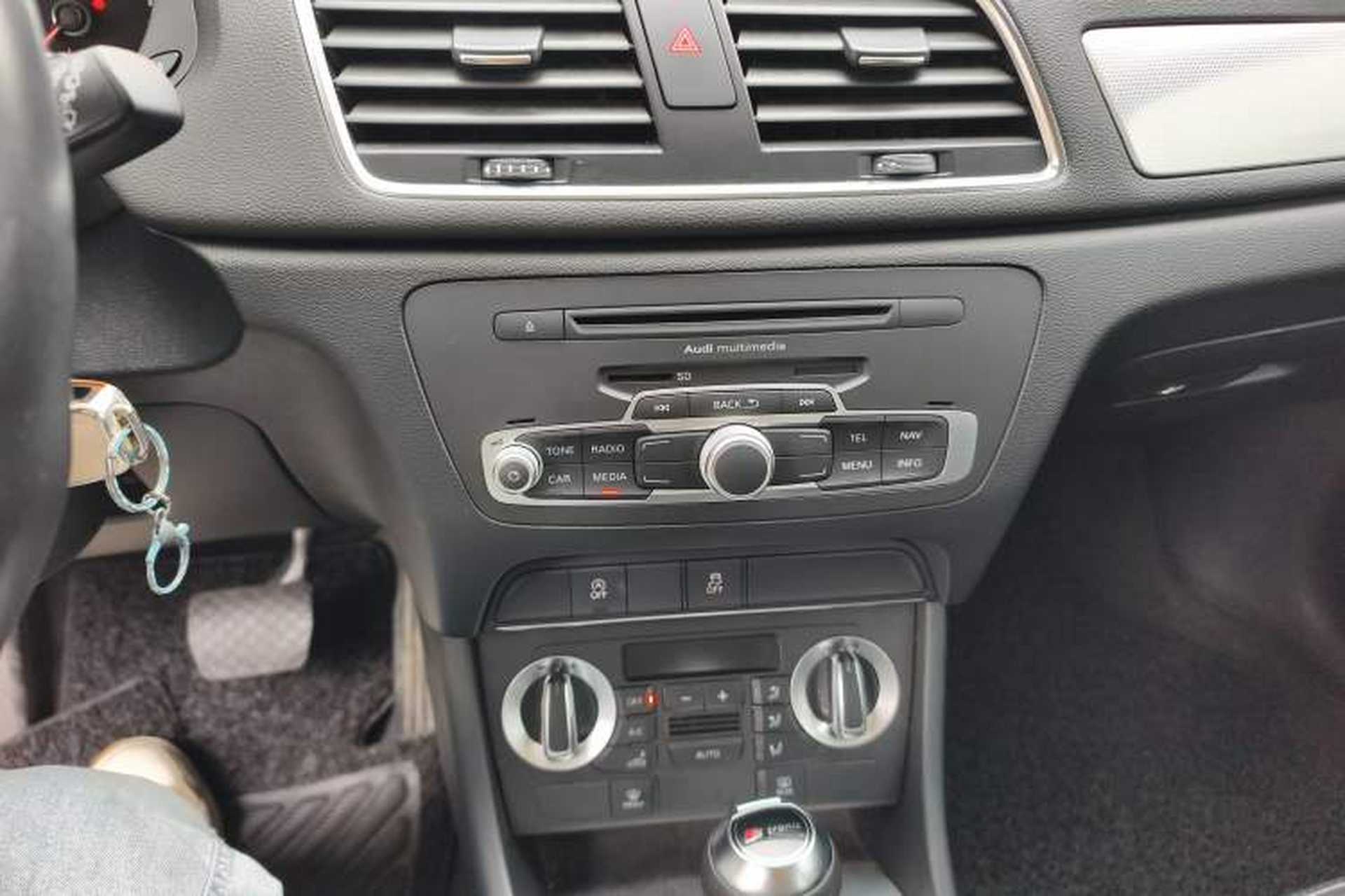 Used Audi Q3 2013 35 TFSI Ambition Edition Audio And AC Panel