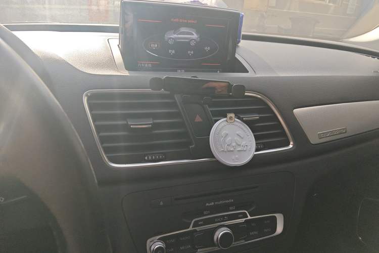 Used Audi Q3 2013 35 TFSI quattro Luxury Model Audio And AC Panel