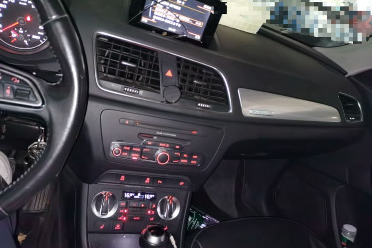 Used Audi Q3 2013 35 TFSI quattro Technology Edition Audio And AC Panel