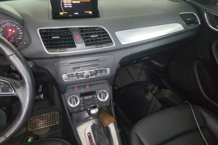 Used Audi Q3 2013 35 TFSI Comfort Model Audio And AC Panel
