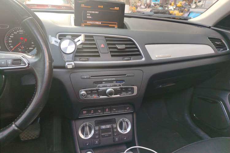 Used Audi Q3 2013 40 TFSI quattro Luxury Model Audio And AC Panel