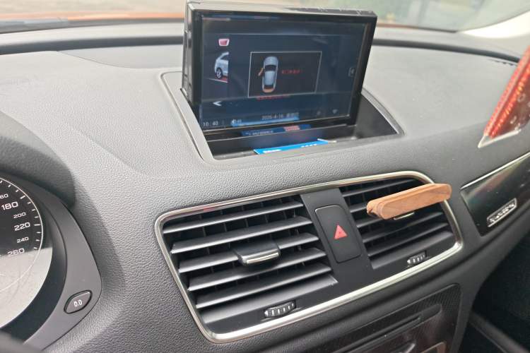 Used Audi Q3 2013 35 TFSI quattro Technology Edition Audio And AC Panel