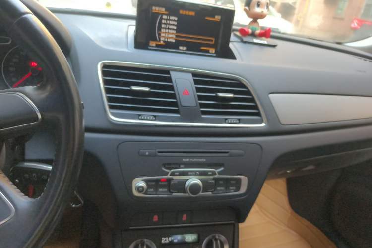 Used Audi Q3 2013 35 TFSI Ambition Edition Audio And AC Panel