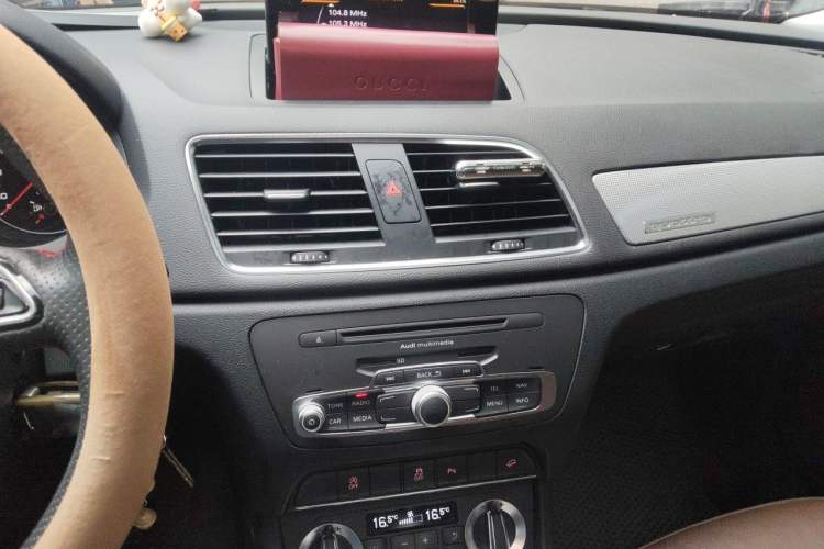 Used Audi Q3 2013 35 TFSI quattro Technology Edition Audio And AC Panel