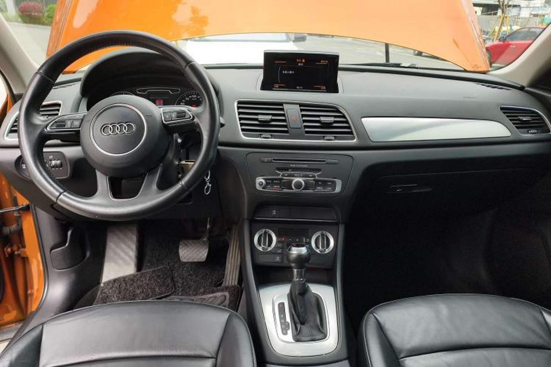 Used Audi Q3 2013 35 TFSI Ambition Edition Center Console