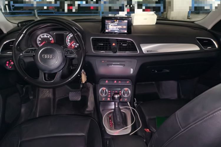 Used Audi Q3 2013 35 TFSI quattro Technology Edition Center Console