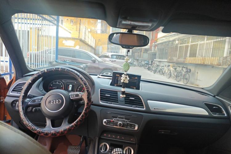 Used Audi Q3 2013 35 TFSI quattro Luxury Model Center Console
