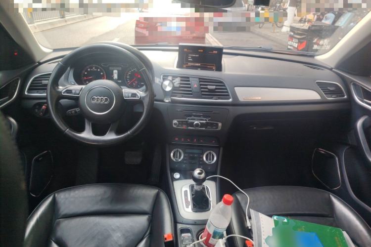 Used Audi Q3 2013 40 TFSI quattro Luxury Model Center Console