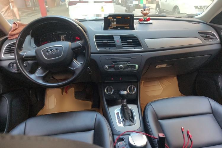 Used Audi Q3 2013 35 TFSI Ambition Edition Center Console