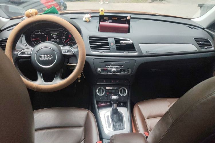Used Audi Q3 2013 35 TFSI quattro Technology Edition Center Console