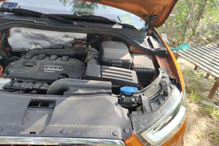 Used Audi Q3 2013 35 TFSI Comfort Model Engine Bay Left