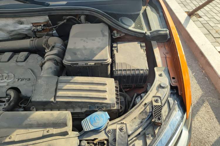 Used Audi Q3 2013 35 TFSI Comfort Model Engine Bay Left