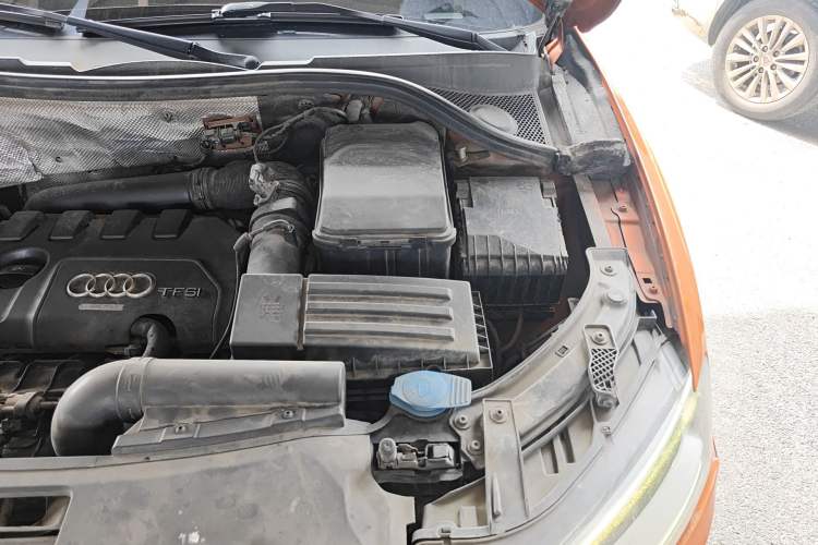 Used Audi Q3 2013 35 TFSI Comfort Model Engine Bay Left