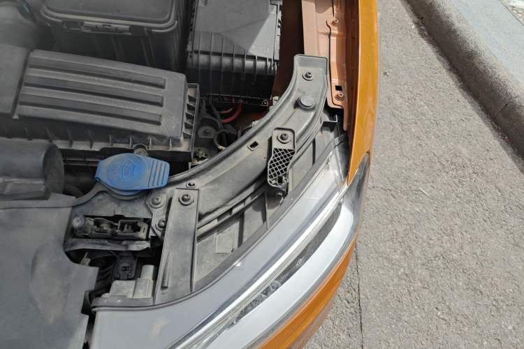 Used Audi Q3 2013 35 TFSI Comfort Model Engine Bay Left