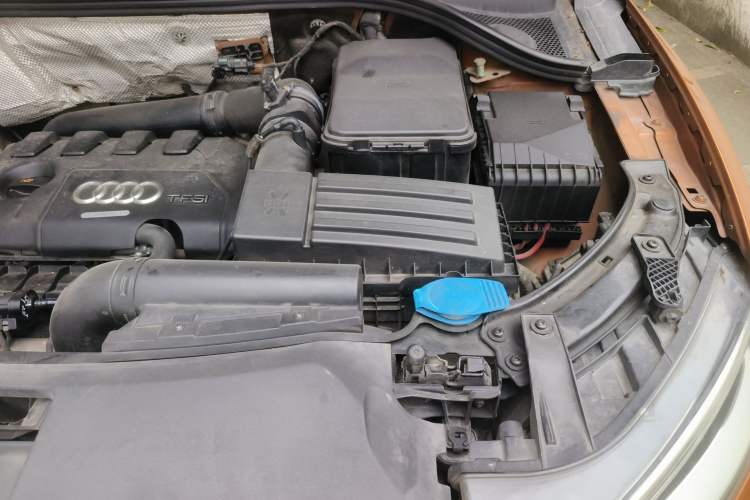 Used Audi Q3 2013 35 TFSI quattro Comfort Model Engine Bay Left