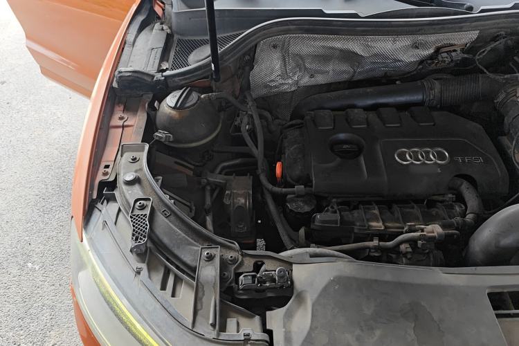 Used Audi Q3 2013 35 TFSI Comfort Model Engine Bay Right