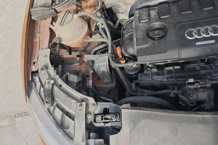 Used Audi Q3 2013 35 TFSI quattro Luxury Model Engine Bay Right