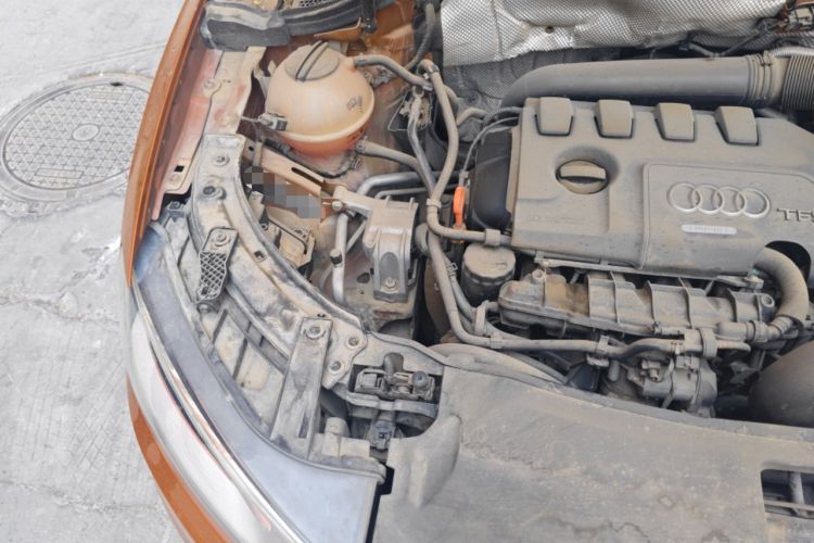 Used Audi Q3 2013 35 TFSI quattro Luxury Model Engine Bay Right