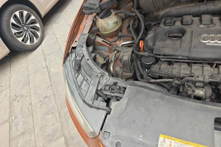 Used Audi Q3 2013 35 TFSI quattro Technology Edition Engine Bay Right