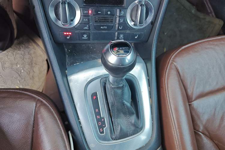 Used Audi Q3 2013 35 TFSI quattro Technology Edition Gear Lever