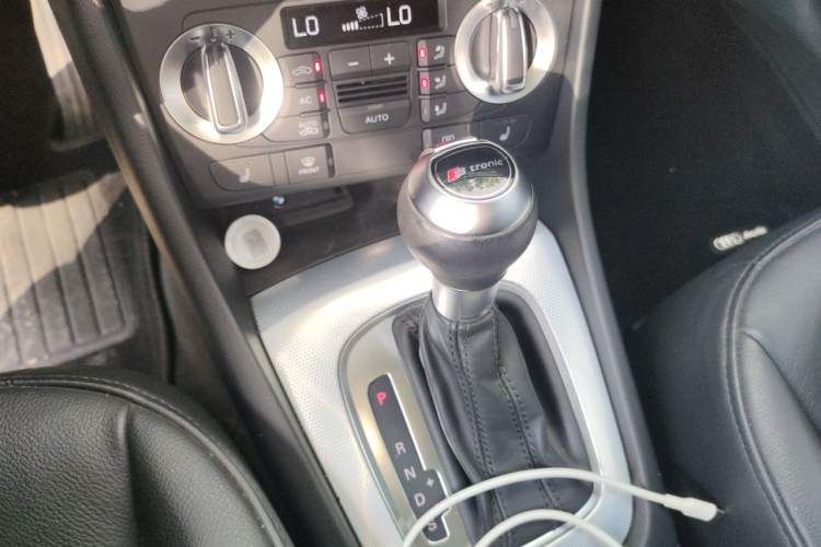 Used Audi Q3 2013 35 TFSI Comfort Model Gear Lever