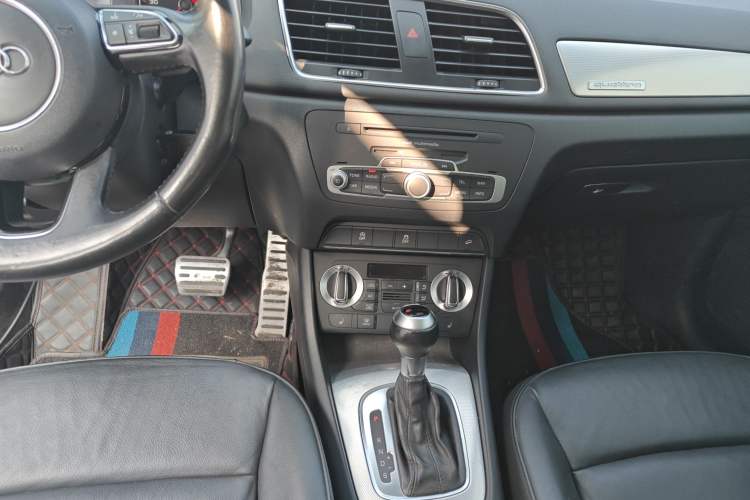 Used Audi Q3 2013 35 TFSI quattro Technology Edition Gear Lever