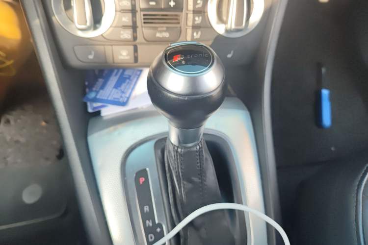 Used Audi Q3 2013 35 TFSI Comfort Model Gear Lever