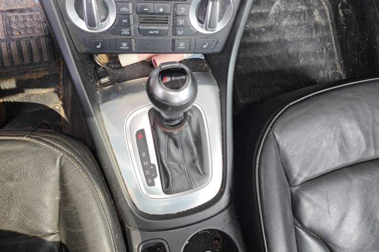 Used Audi Q3 2013 35 TFSI Comfort Model Gear Lever
