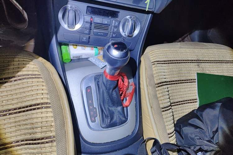 Used Audi Q3 2013 35 TFSI Comfort Model Gear Lever