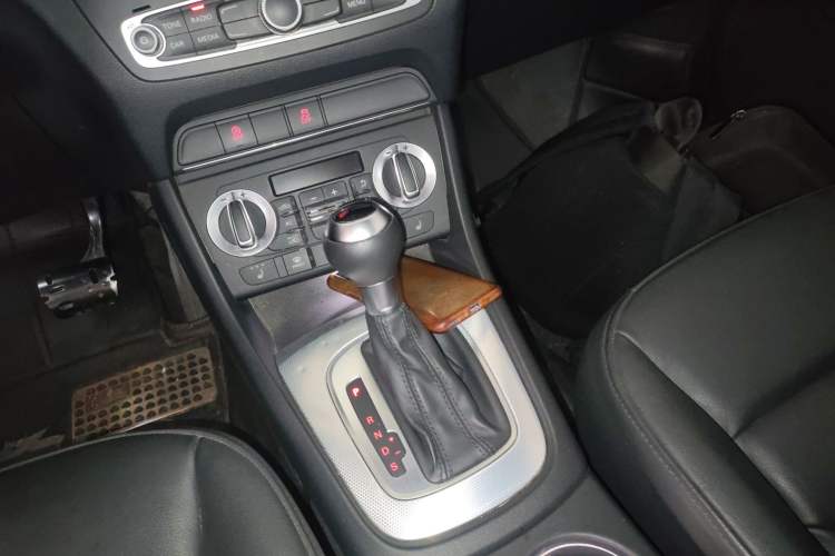 Used Audi Q3 2013 35 TFSI Comfort Model Gear Lever