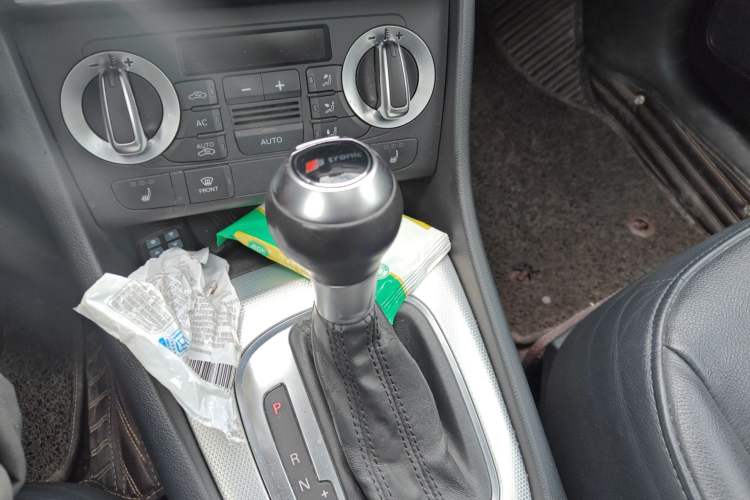 Used Audi Q3 2013 35 TFSI Comfort Model Gear Lever