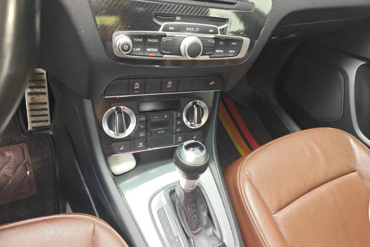 Used Audi Q3 2013 35 TFSI quattro Technology Edition Gear Lever