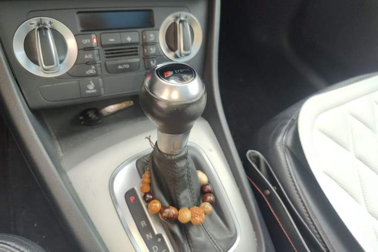 Used Audi Q3 2013 35 TFSI Ambition Edition Gear Lever
