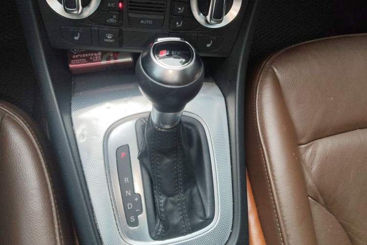 Used Audi Q3 2013 35 TFSI quattro Technology Edition Gear Lever