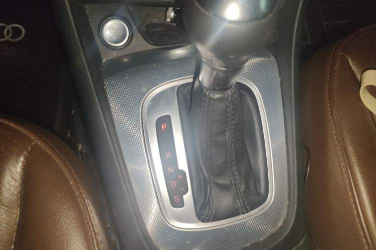 Used Audi Q3 2013 35 TFSI quattro Technology Edition Gear Lever