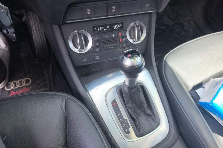 Used Audi Q3 2013 35 TFSI quattro Technology Edition Gear Lever