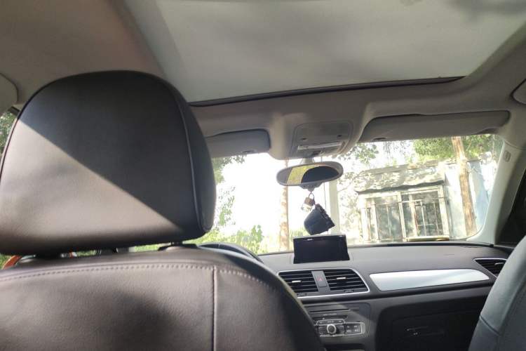 Used Audi Q3 2013 35 TFSI Comfort Model Headliner