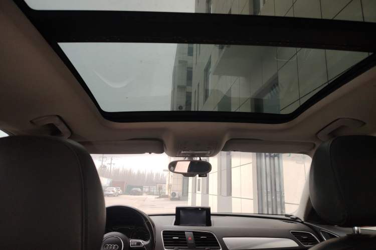 Used Audi Q3 2013 35 TFSI Comfort Model Headliner