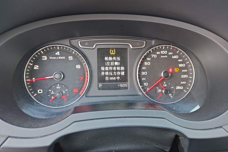 Used Audi Q3 2013 35 TFSI quattro Technology Edition Instrument Cluster