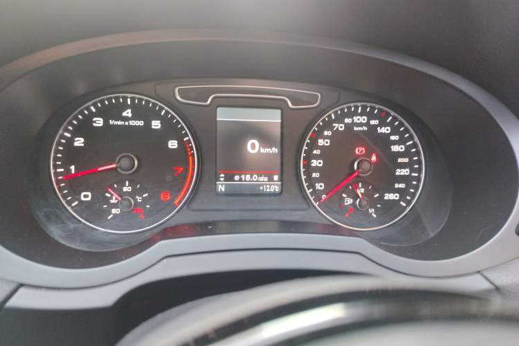 Used Audi Q3 2013 40 TFSI quattro Luxury Model Instrument Cluster