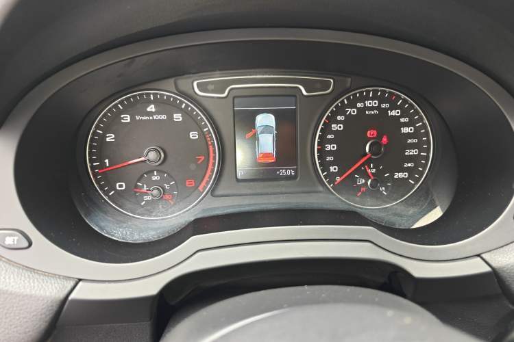 Used Audi Q3 2013 35 TFSI quattro Technology Edition Instrument Cluster