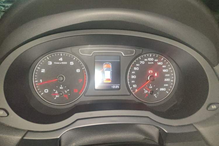 Used Audi Q3 2013 35 TFSI quattro Technology Edition Instrument Cluster
