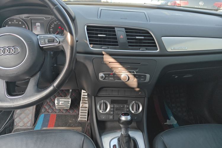Used Audi Q3 2013 35 TFSI quattro Technology Edition Interior 2